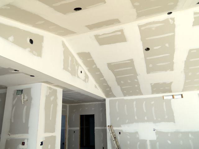 Fertig gespachtelte Trockenbaudecke